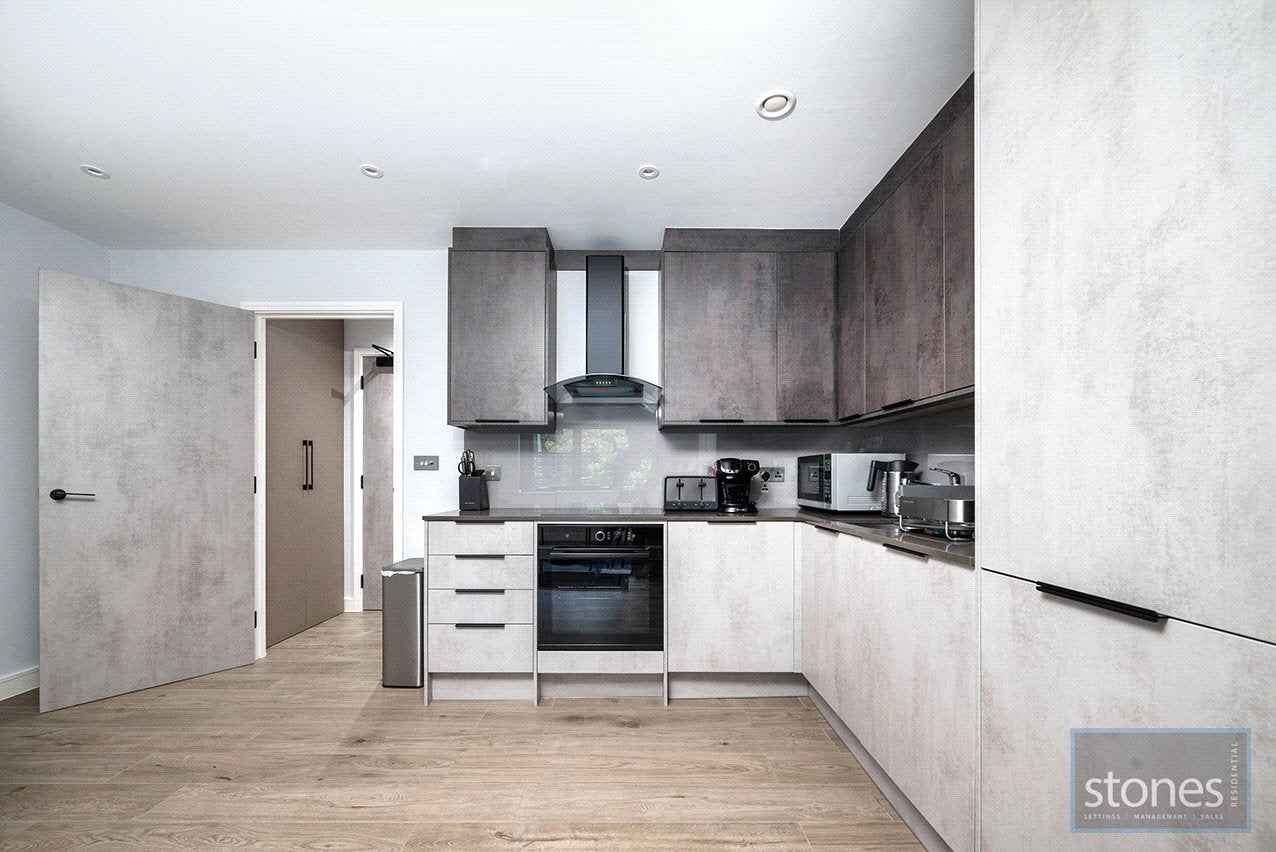 Flat Hyde Crescent in Greater London