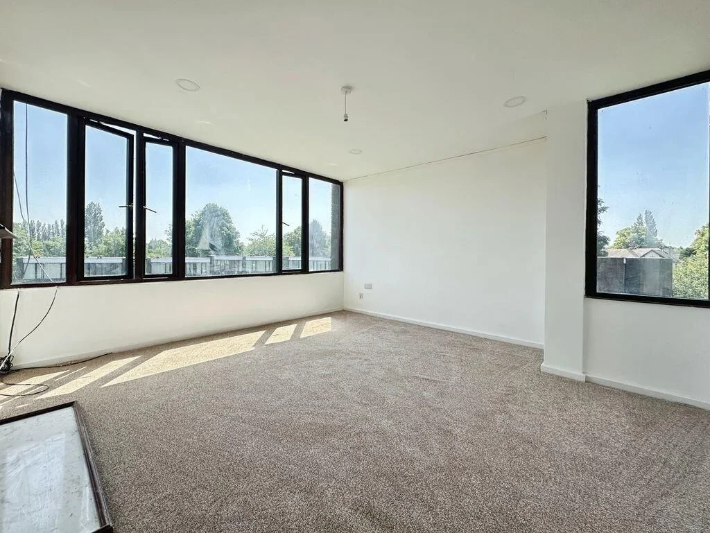 Flat Parklands Gardens in Walsall