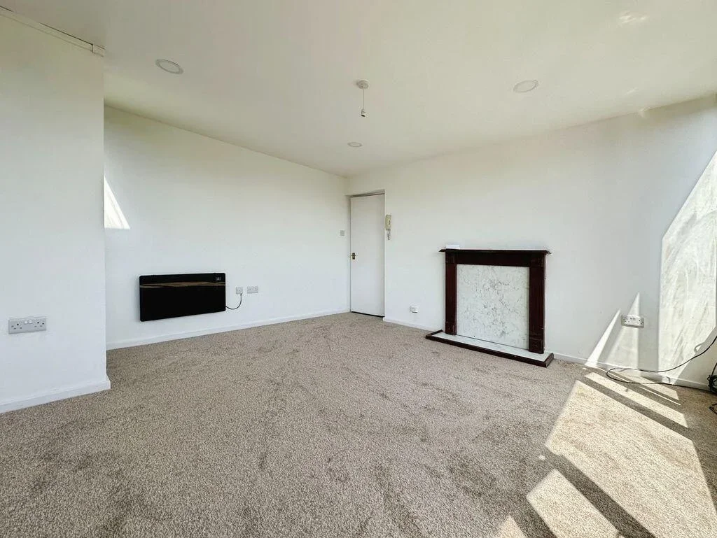 Flat Parklands Gardens in Walsall