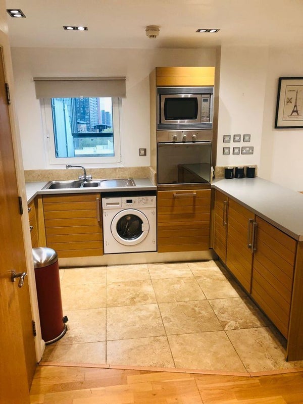 Room Limeharbour in Greater London