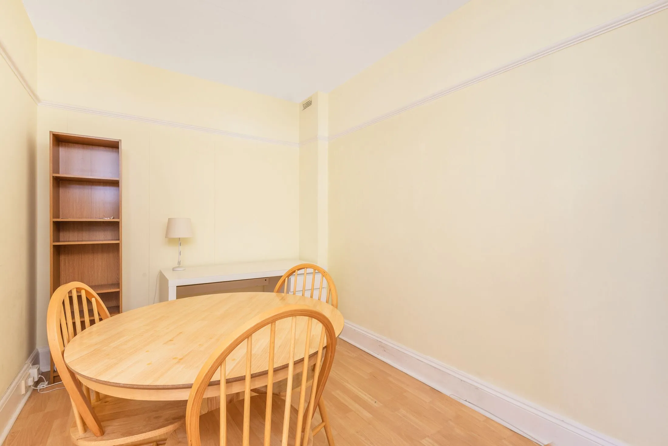 Flat Finchley Road in Greater London