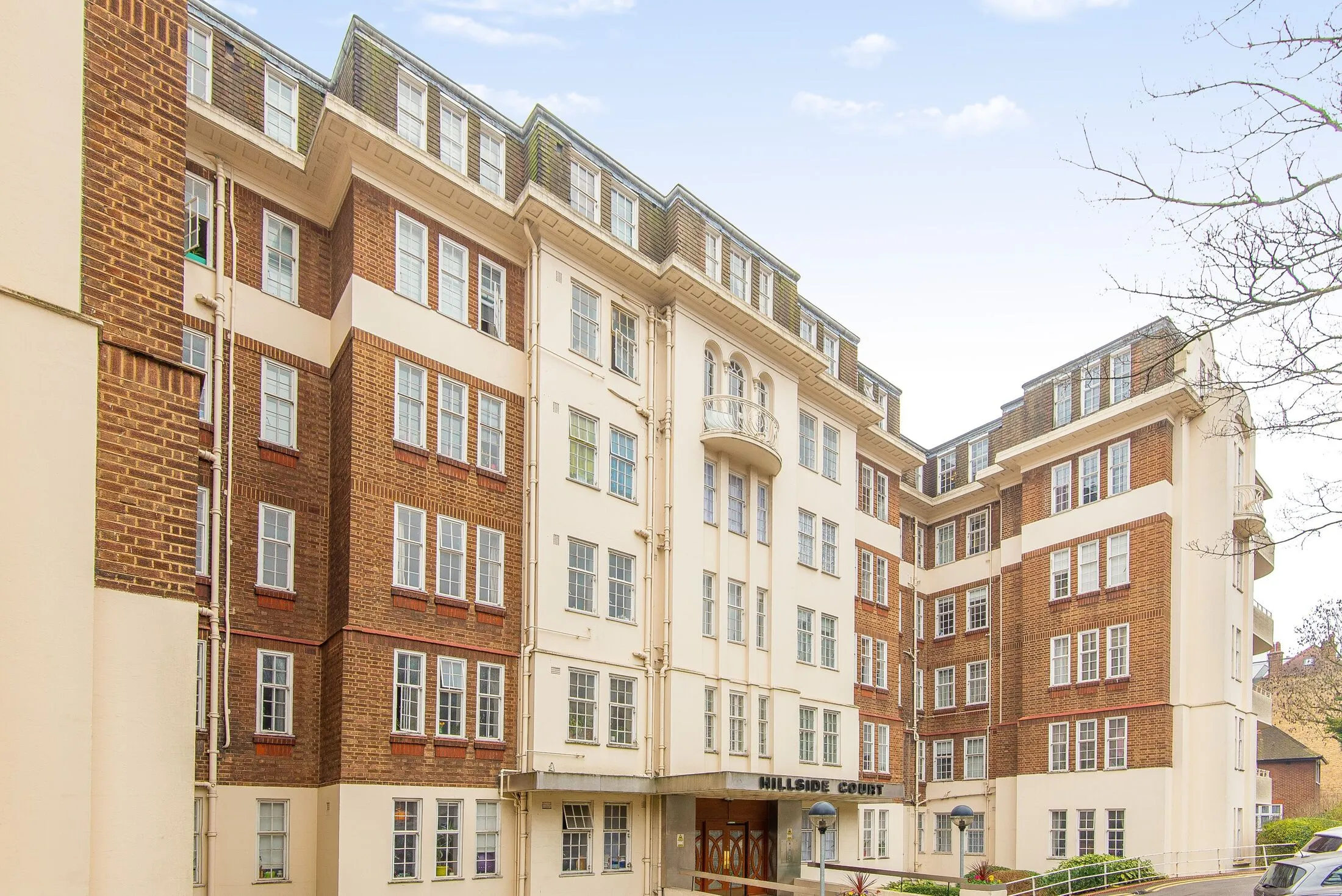 Flat Finchley Road in Greater London
