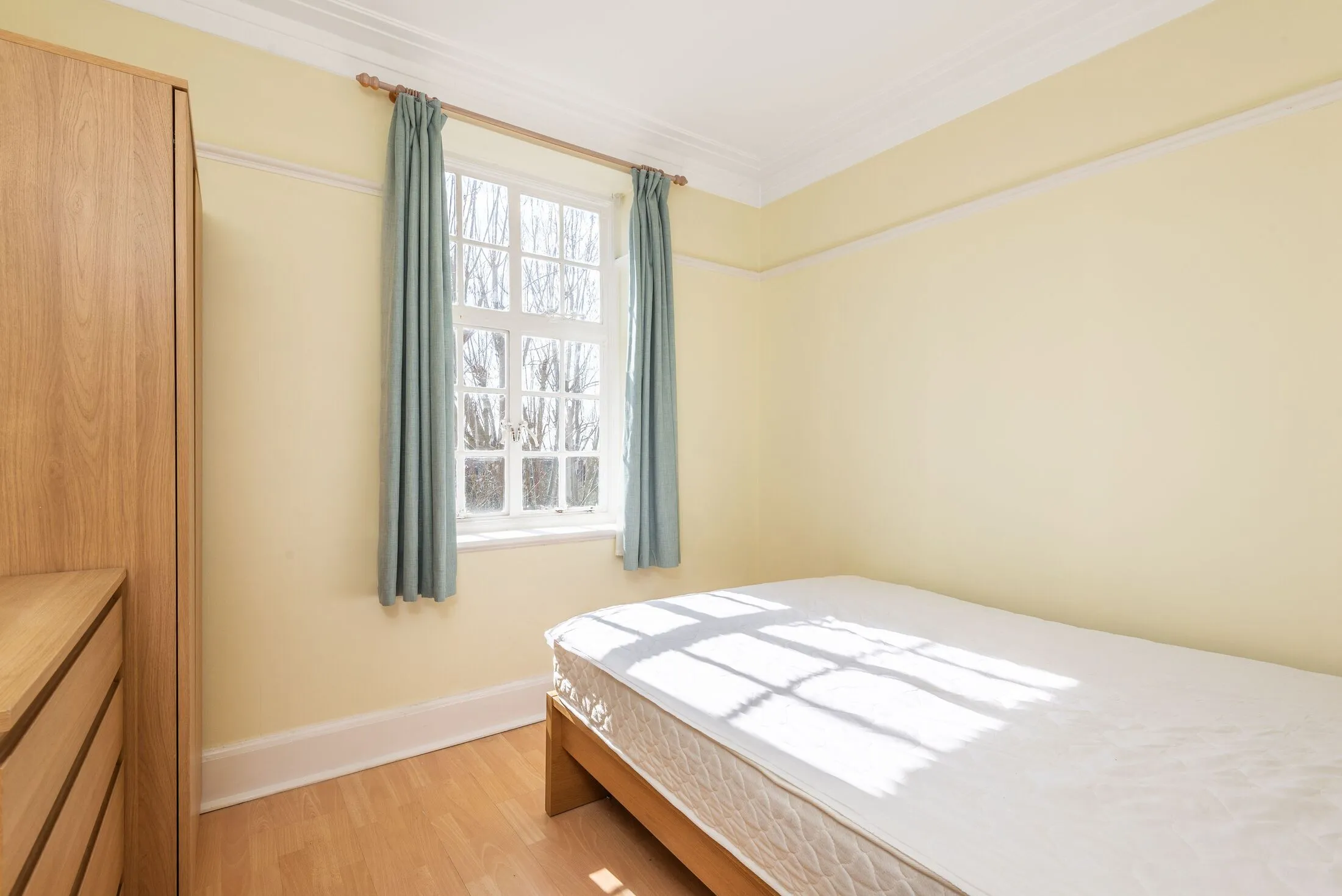 Flat Finchley Road in Greater London