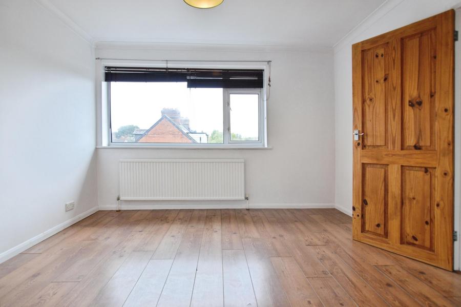 Flat Barkham Road in Wokingham