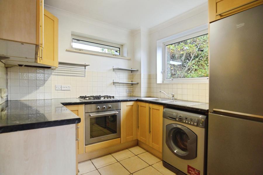 Flat Barkham Road in Wokingham