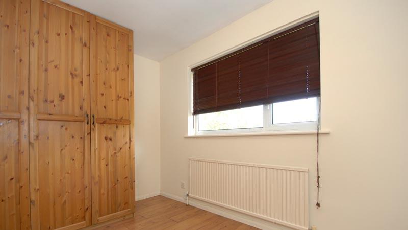 Flat Barkham Road in Wokingham