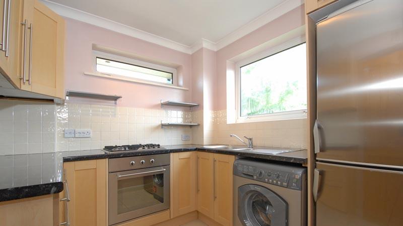 Flat Barkham Road in Wokingham