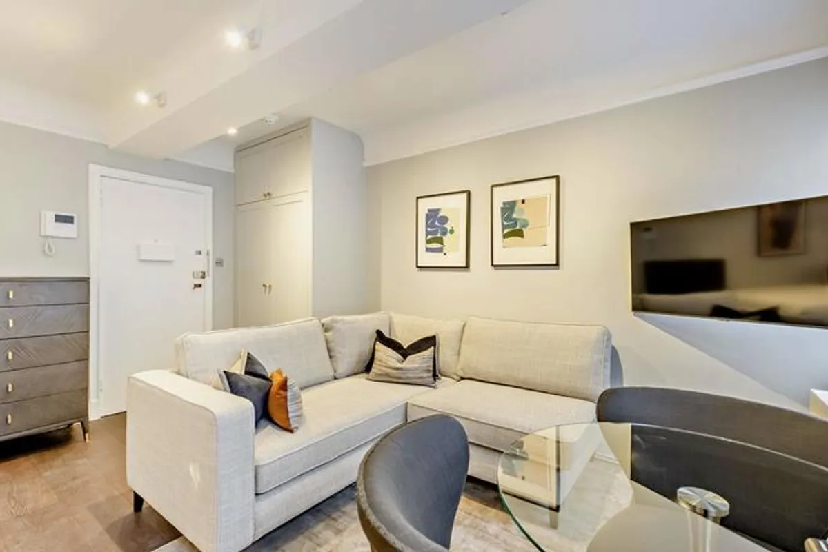 Flat Fulham Road in Greater London