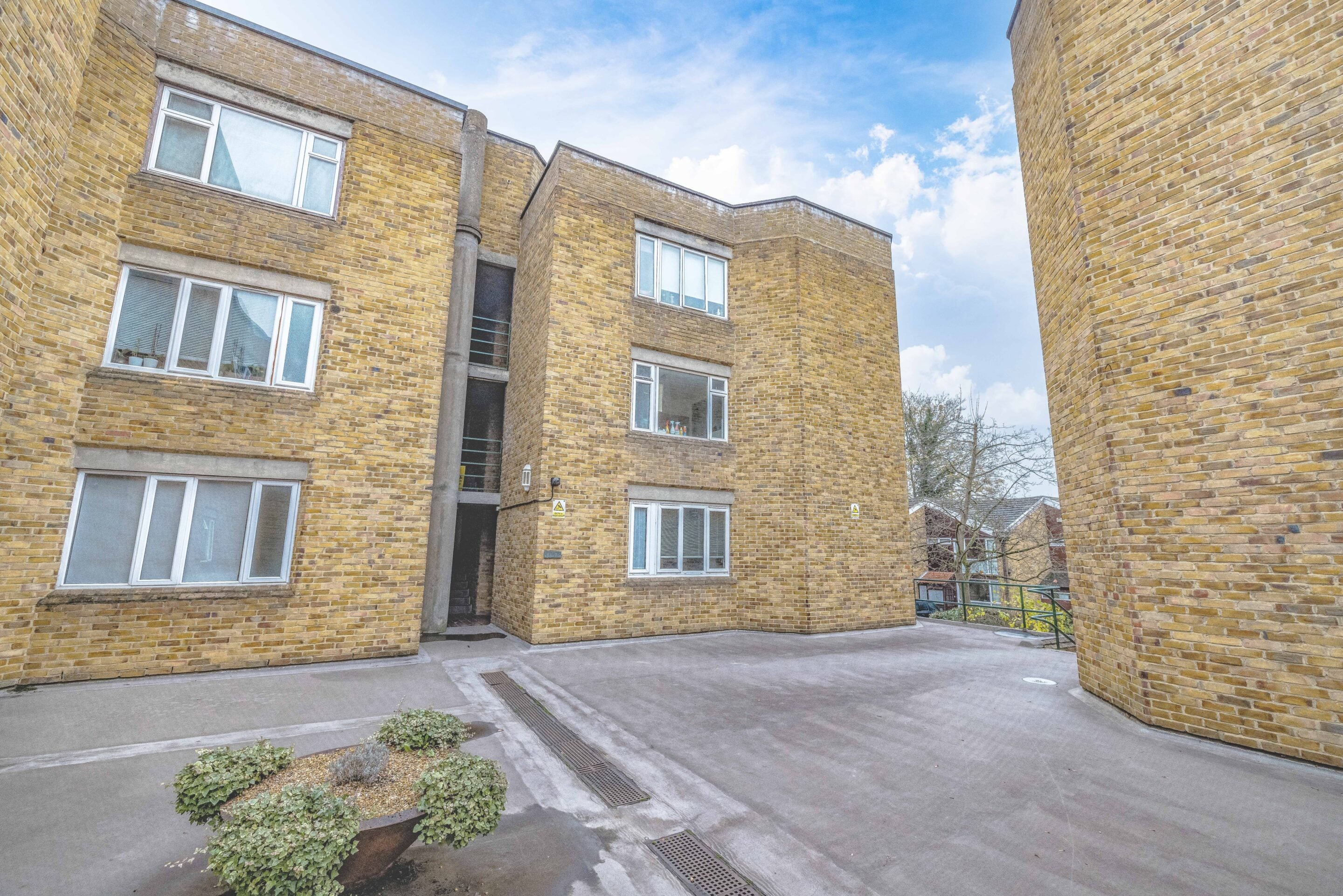 Flat Sussex Close in Slough