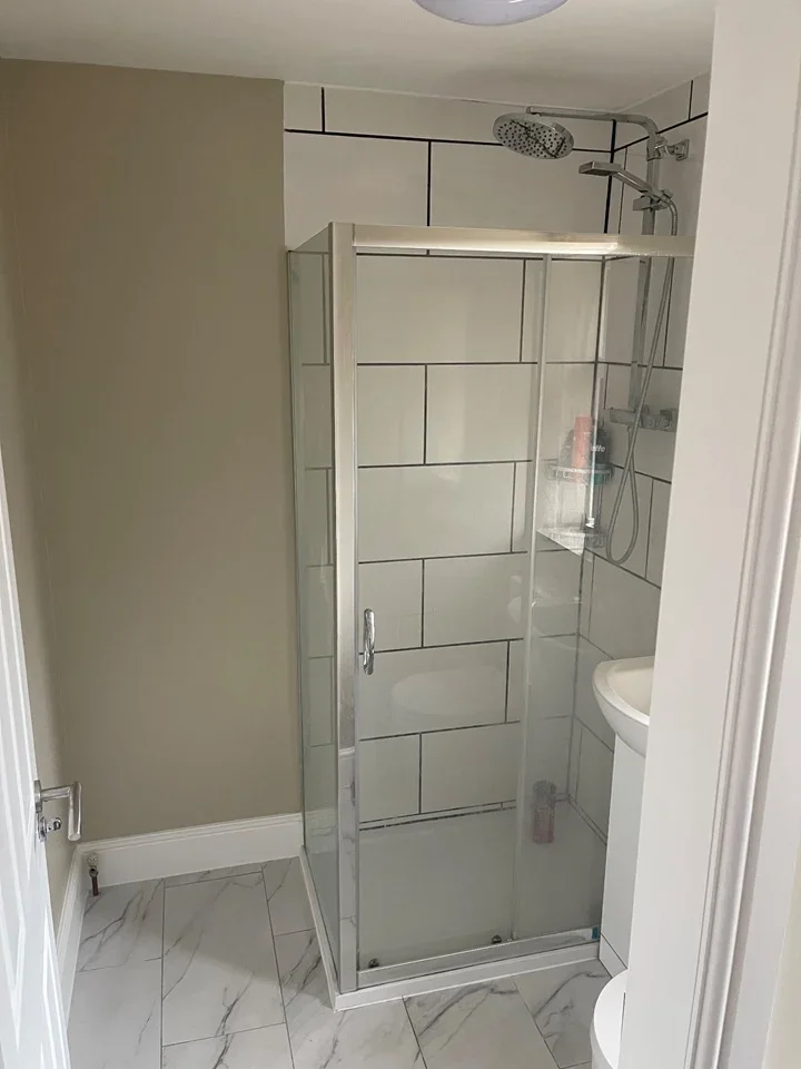 Room Gale Crescent in Reigate and Banstead