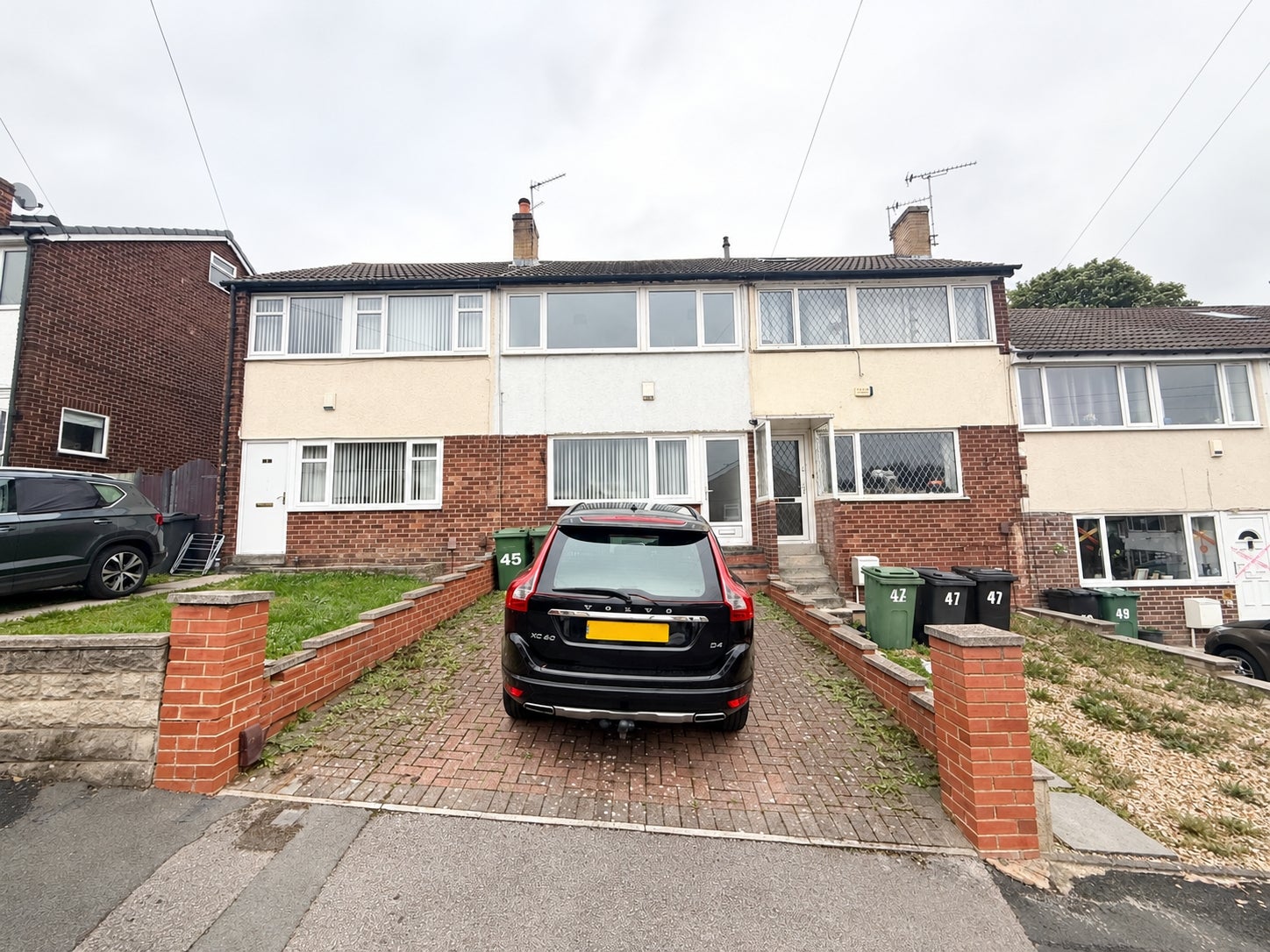 House Somerdale Close in Leeds