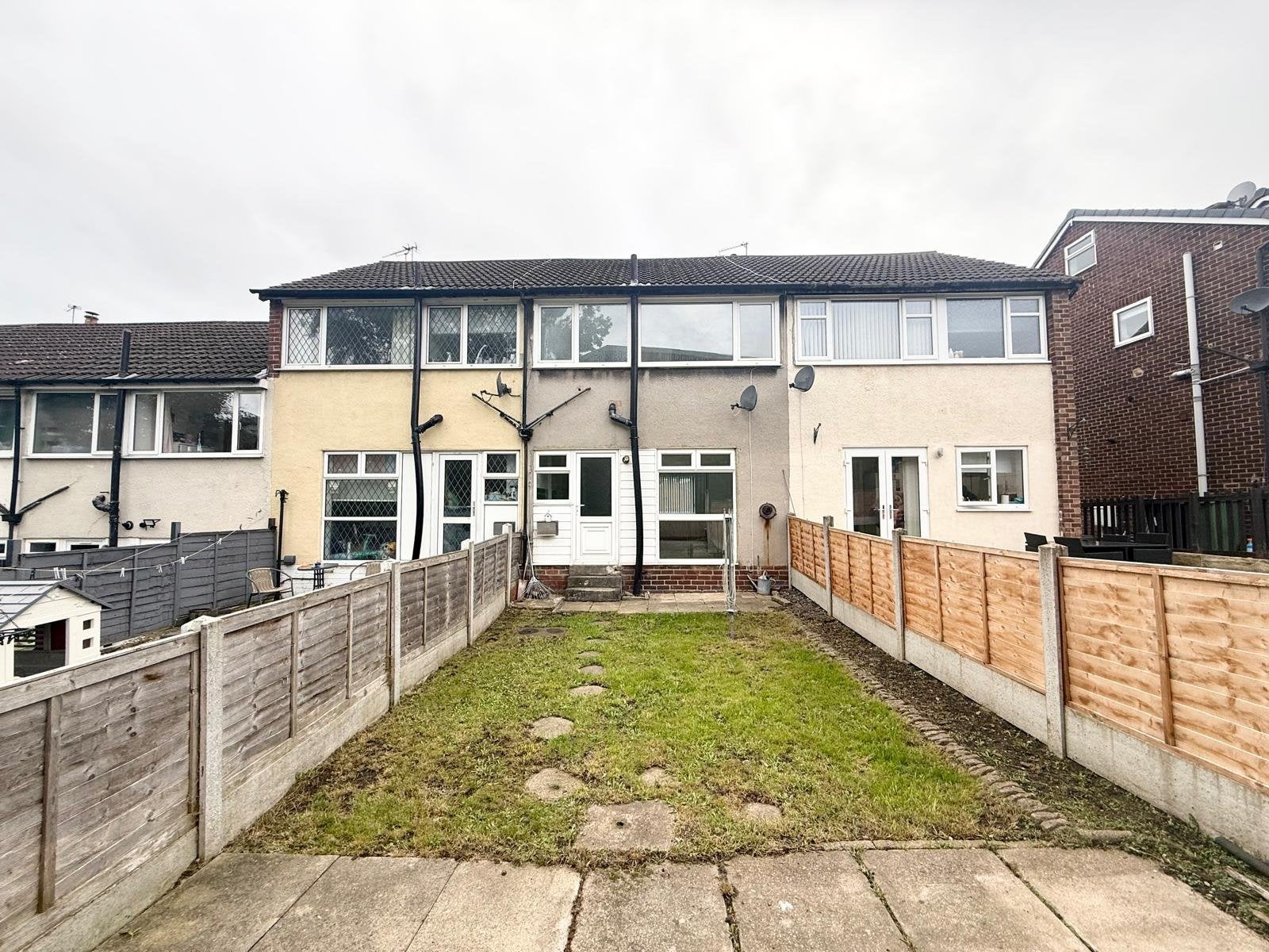 House Somerdale Close in Leeds