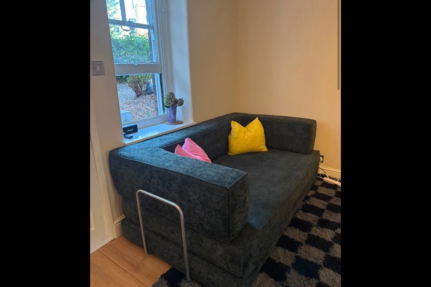 Flat Oakhill Road in Greater London
