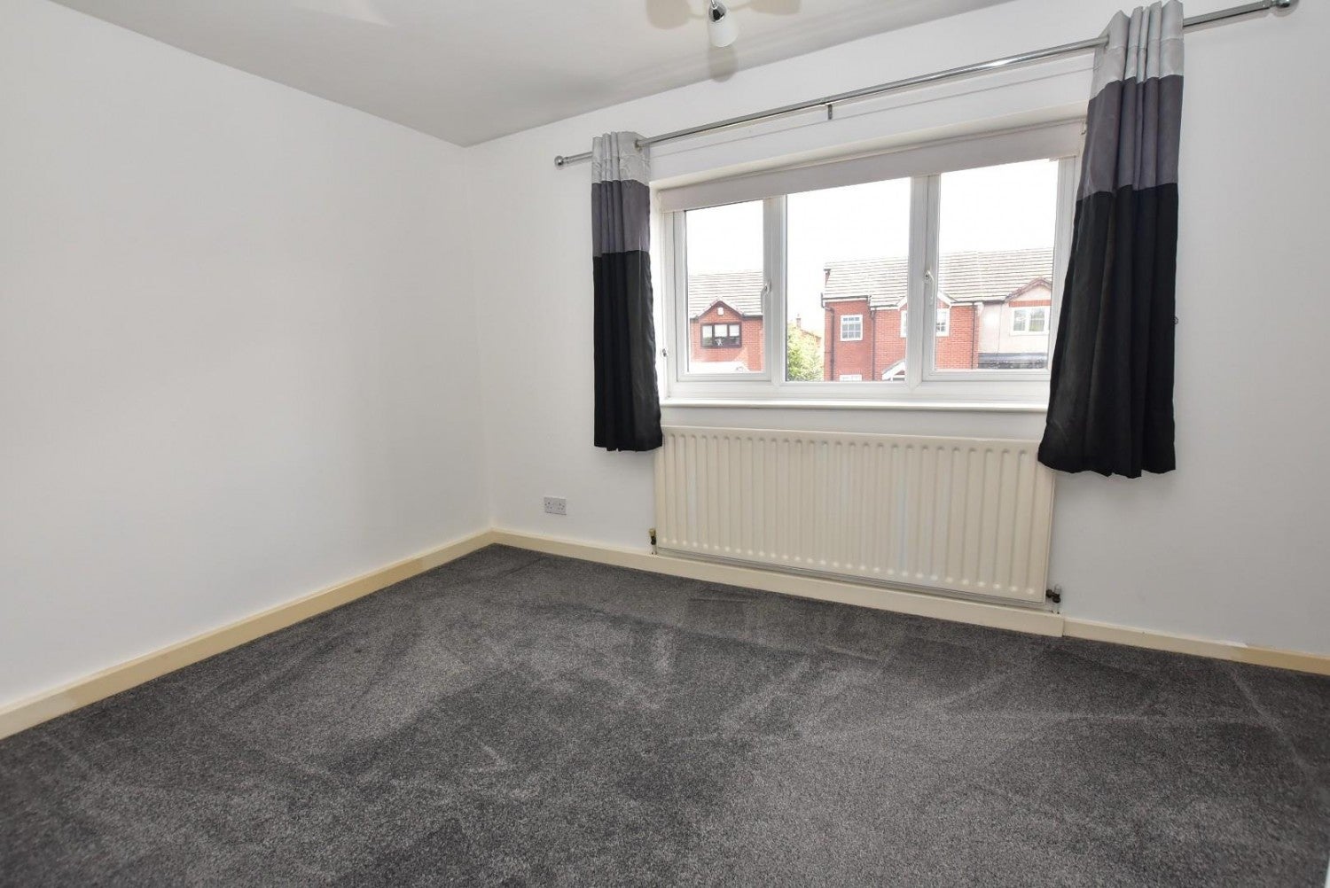 House Muirfield Close in Chesterfield