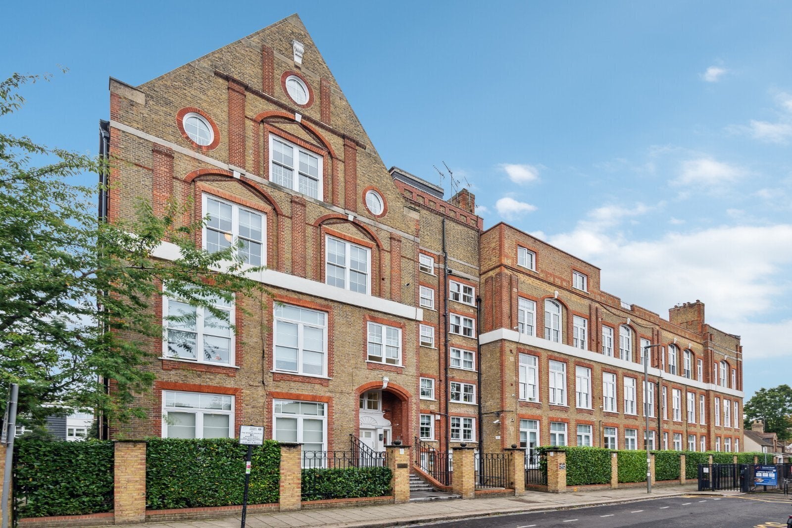 Flat Shillington Old School in Greater London