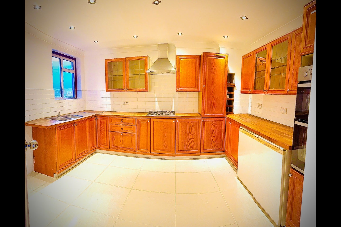 Room Alexandra Avenue in Greater London