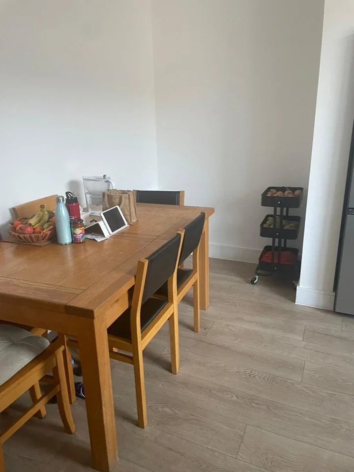 Room Eve Road in Greater London