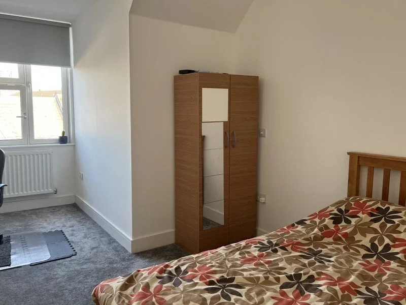 Room Eve Road in Greater London