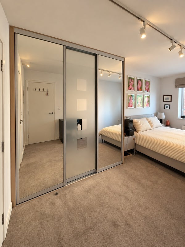 Room Broomfield Street in Greater London