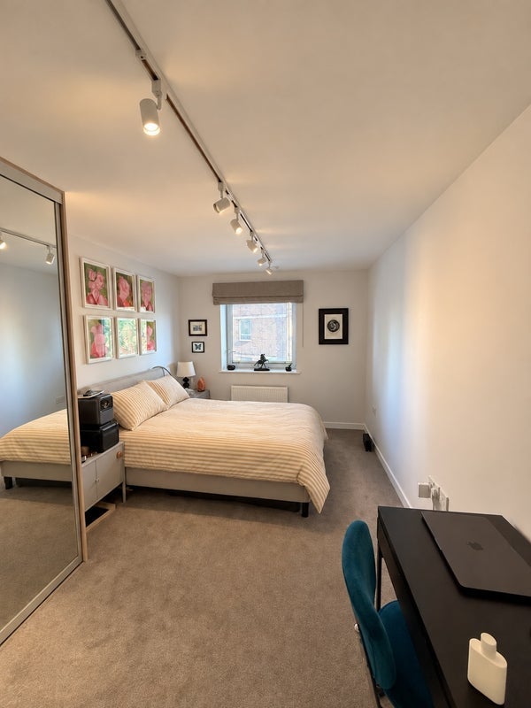 Room Broomfield Street in Greater London