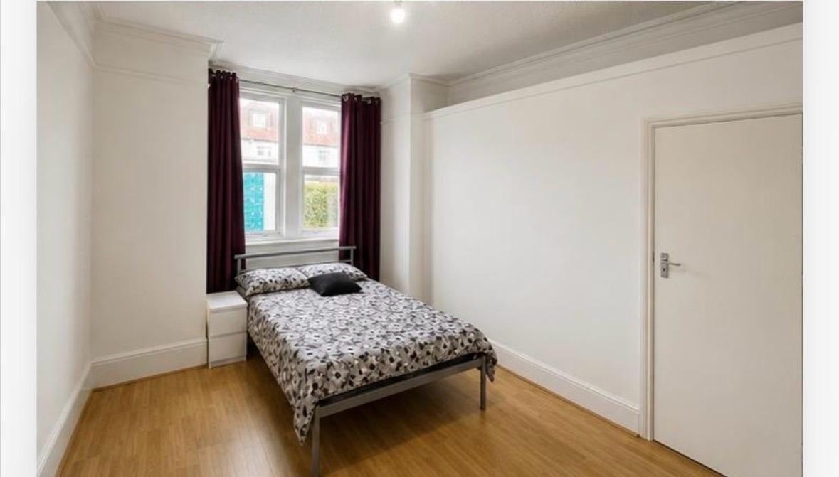 Room Grosvenor Road in Gloucester