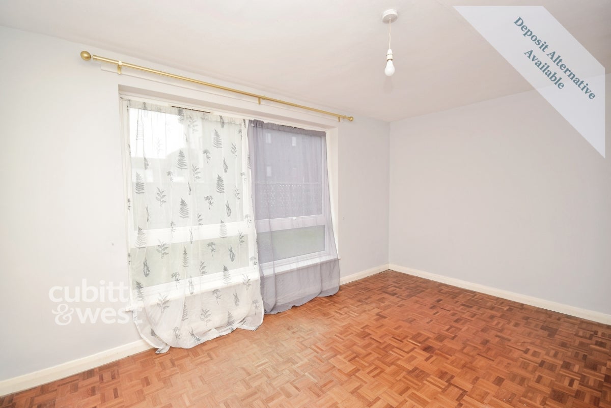 Flat Wheatcroft Court in Greater London