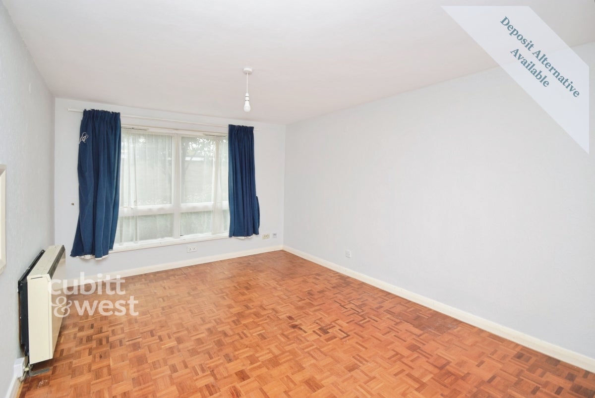 Flat Wheatcroft Court in Greater London