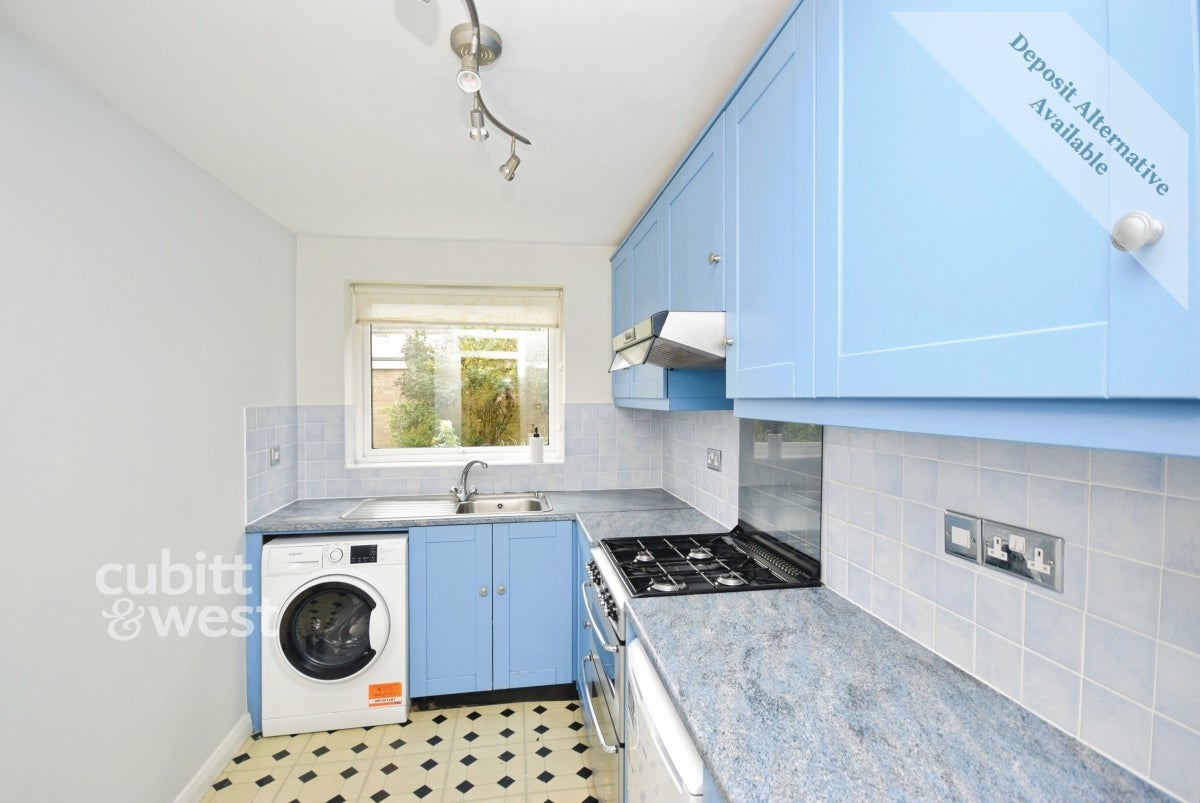 Flat Wheatcroft Court in Greater London