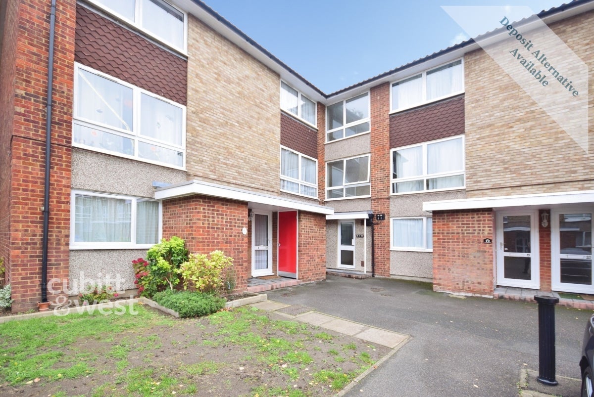 Flat Wheatcroft Court in Greater London