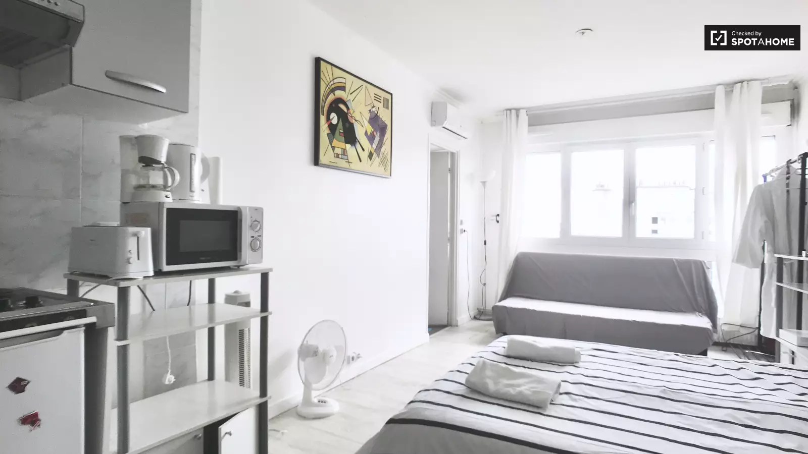 Flat Rue de Jessaint in Paris
