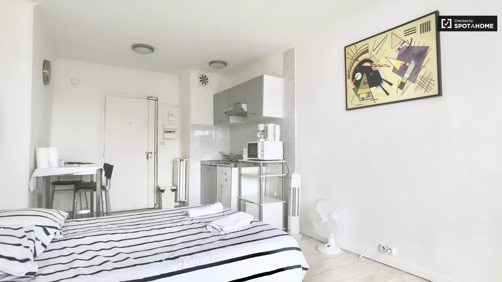 Flat Rue de Jessaint in Paris