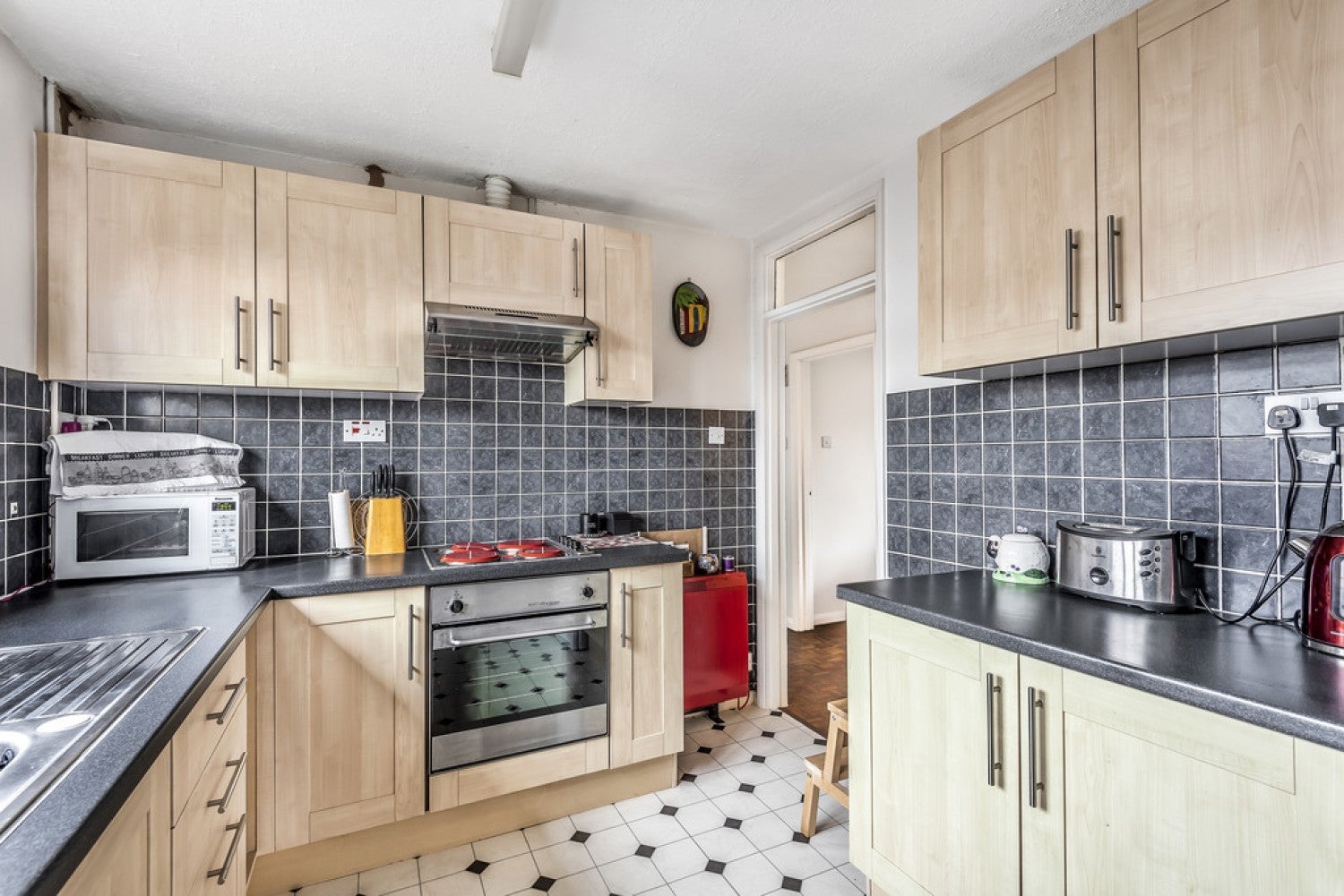 Flat Tanhouse Lane in Wokingham