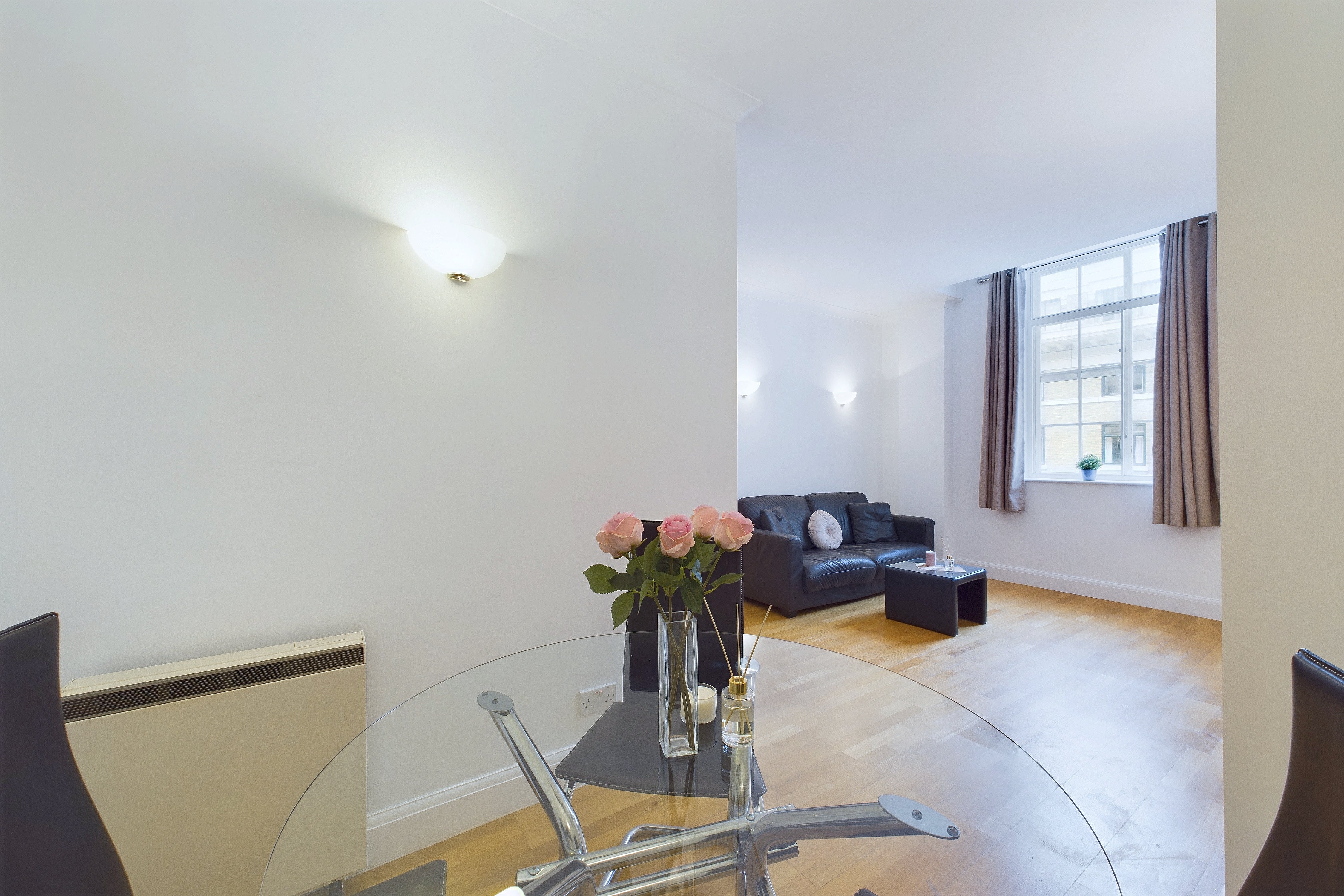 Flat Belvedere Road in Greater London