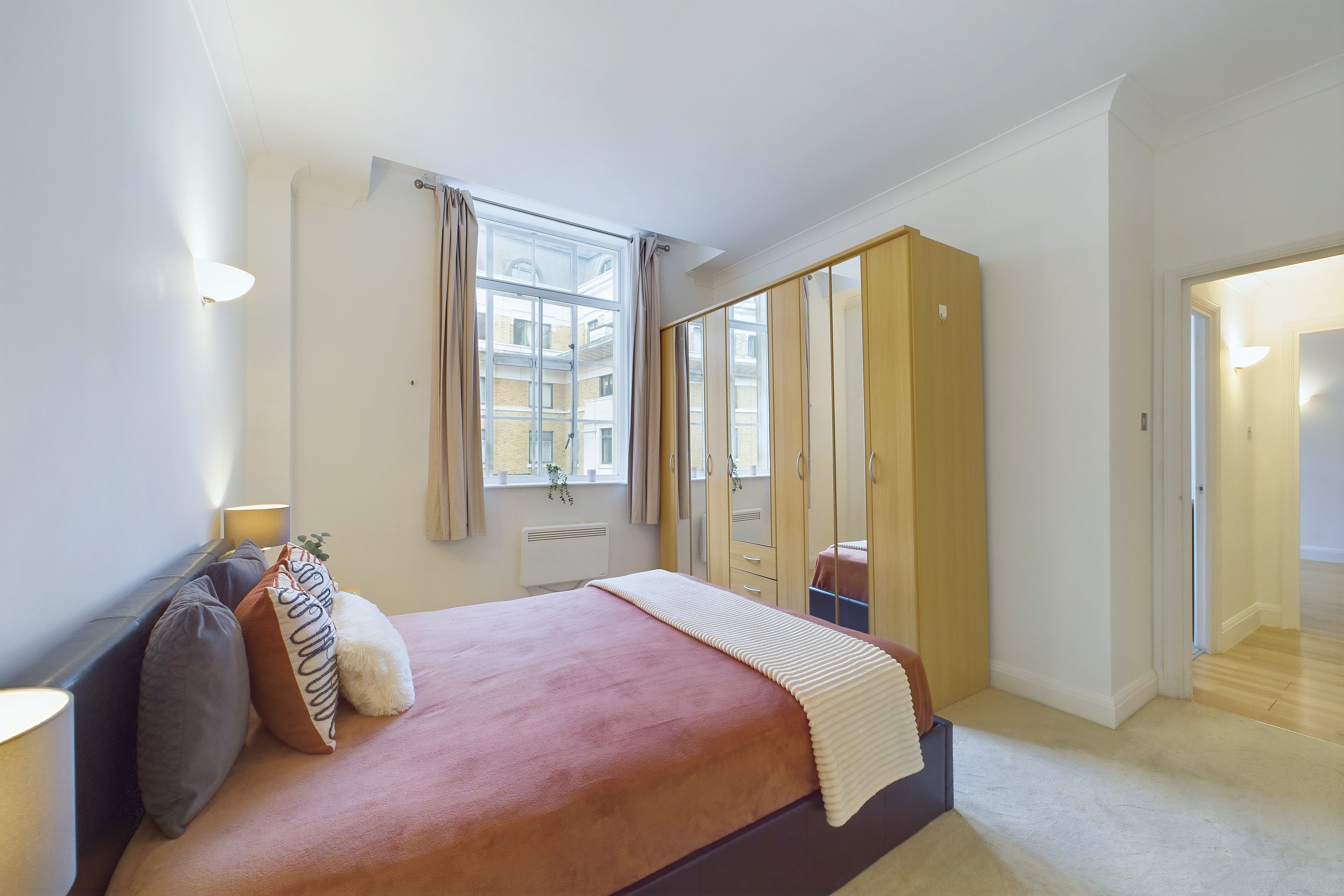 Flat Belvedere Road in Greater London