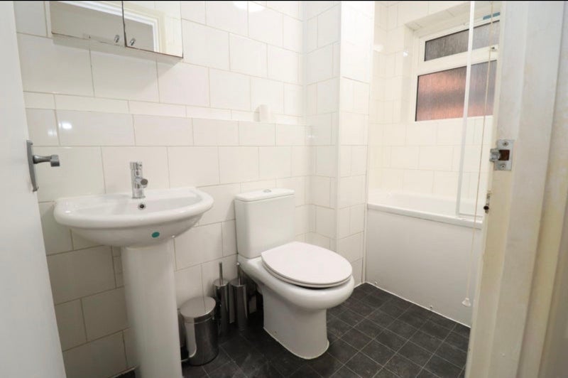 Room Worple Road in Greater London