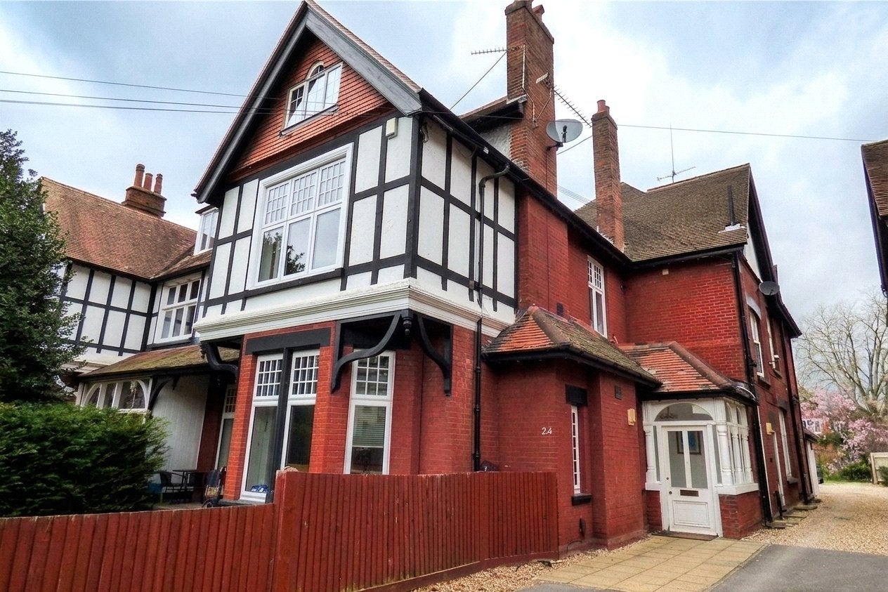 Flat Westcote Road in Reading