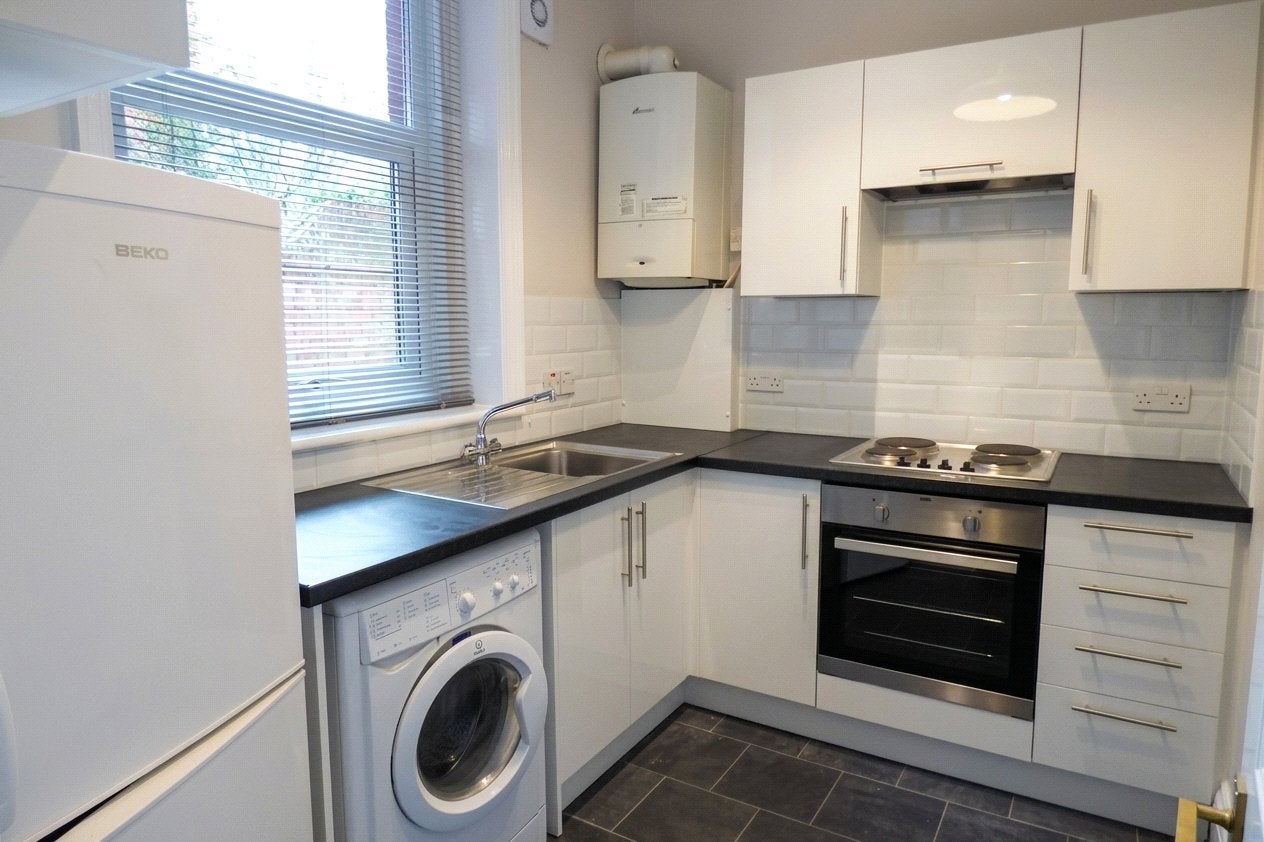 Flat Westcote Road in Reading