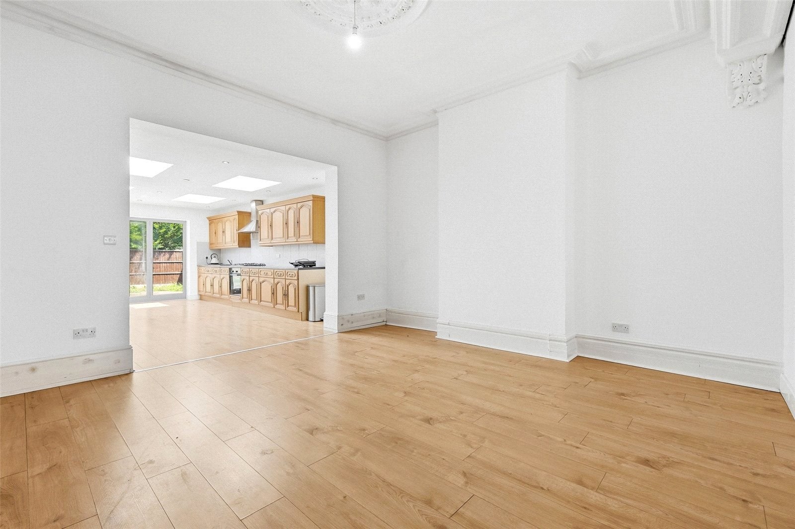 Flat Aldersbrook Road in Greater London