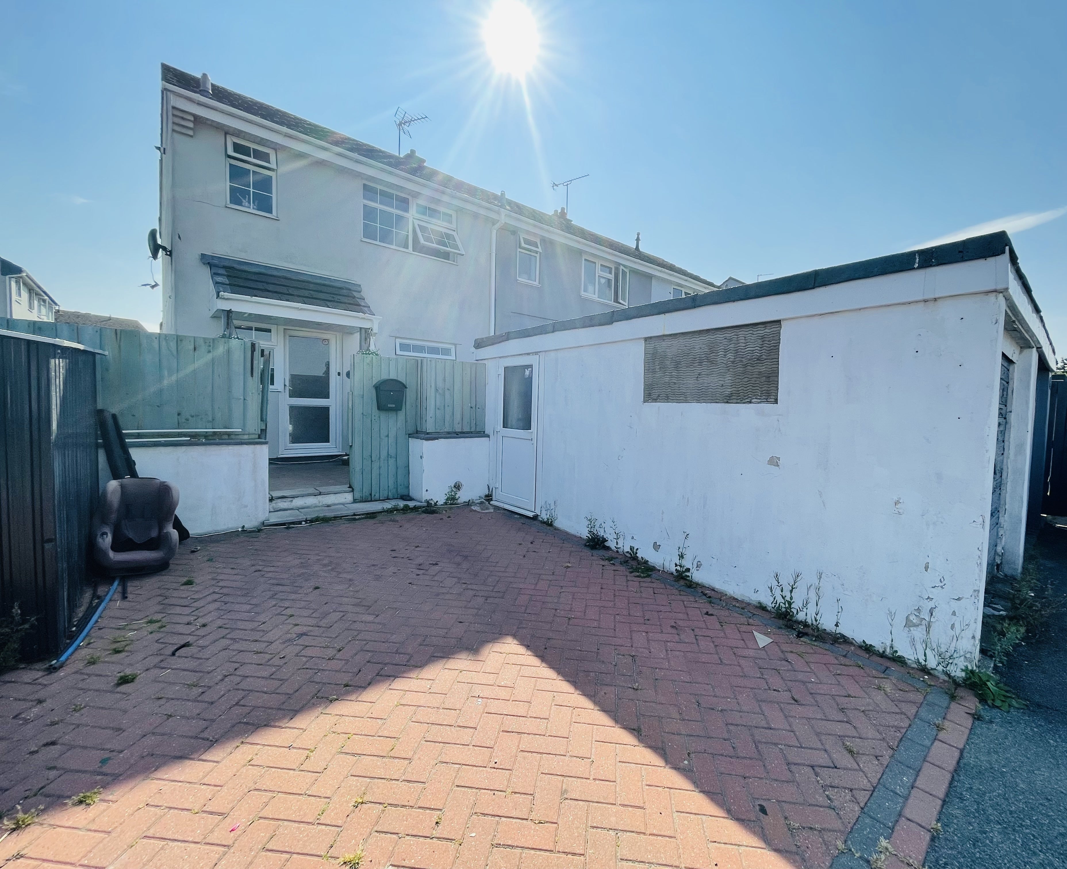 House Saunders Road in Sageston