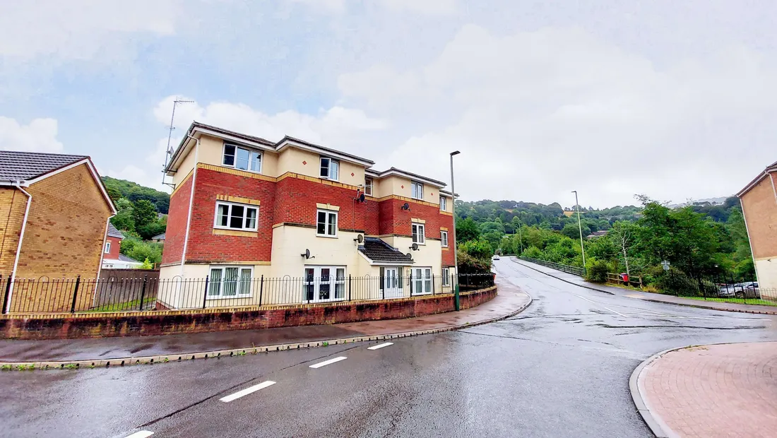 Flat Coed Celynen Drive in Abercarn