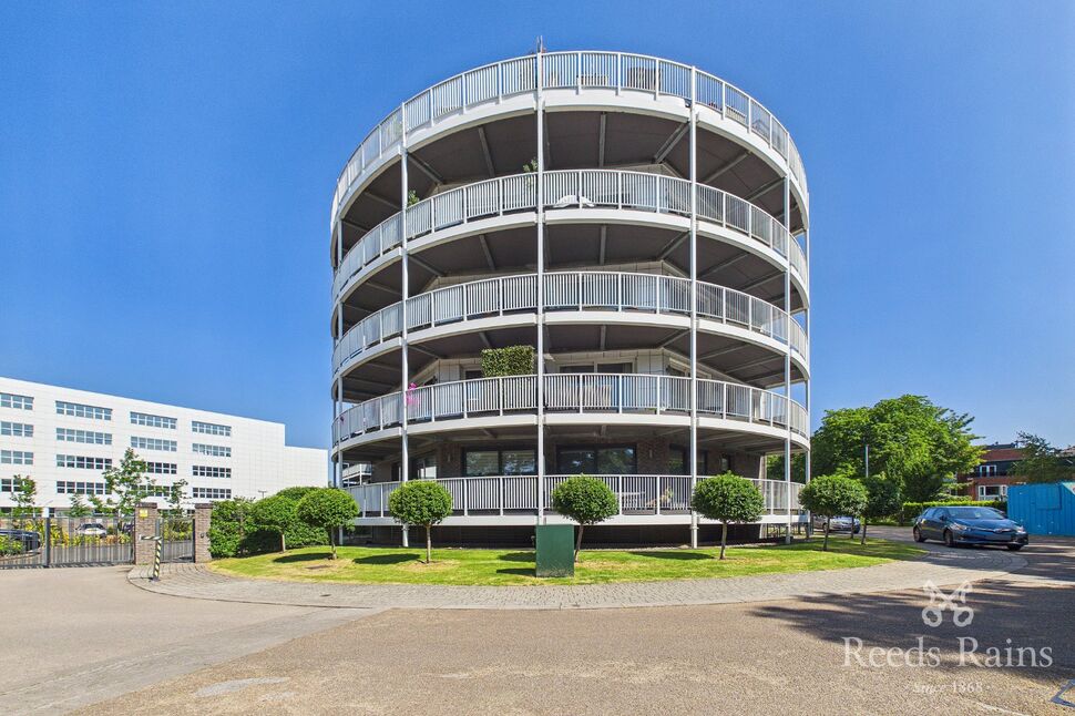 Flat Kensal Drive in Manchester