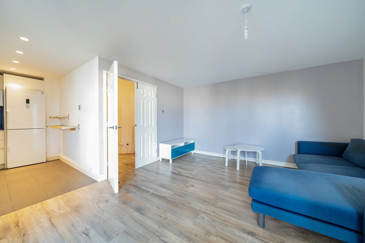 Flat Glaisher Street in Greater London