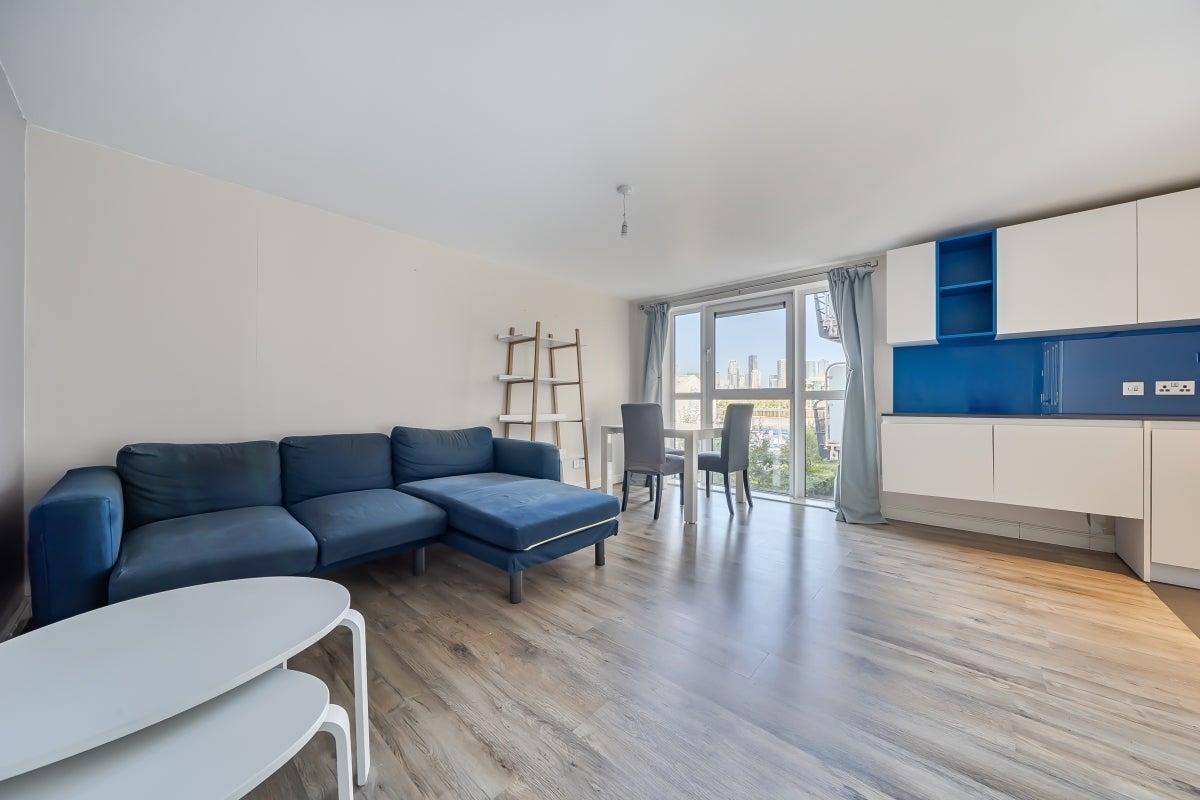 Flat Glaisher Street in Greater London