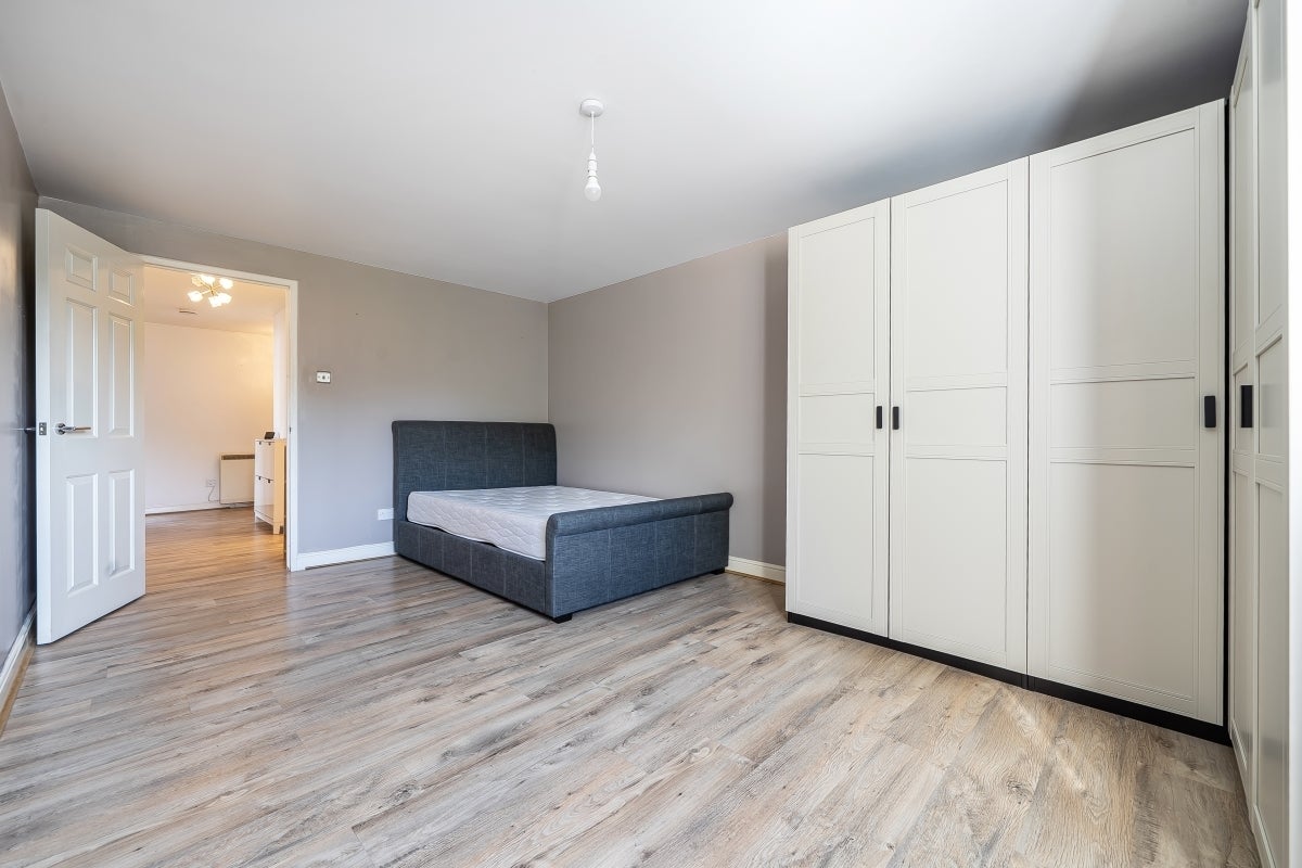 Flat Glaisher Street in Greater London