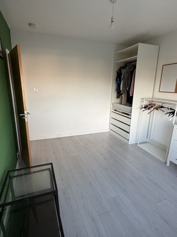 Room Clayhill Crescent in Greater London