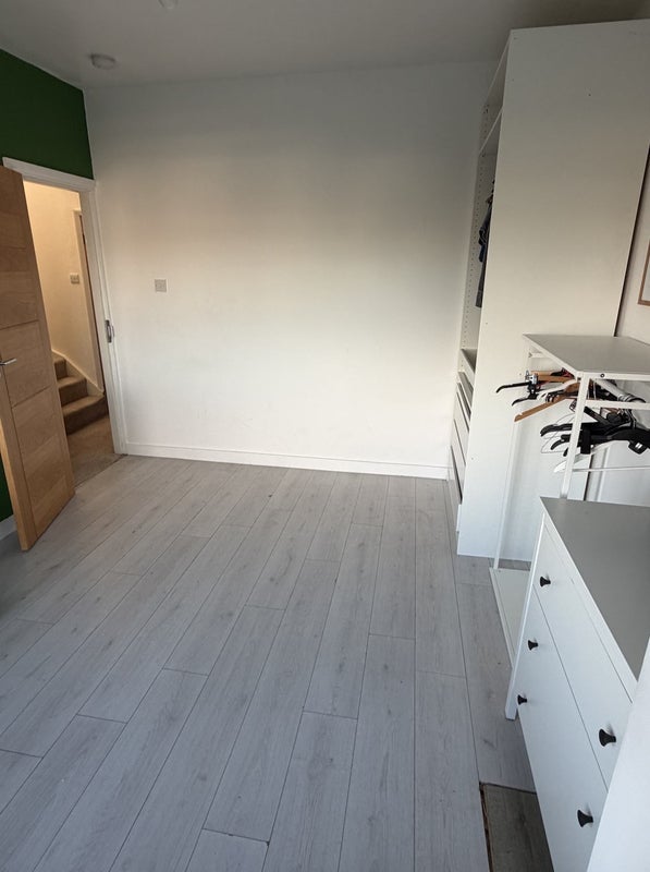 Room Clayhill Crescent in Greater London