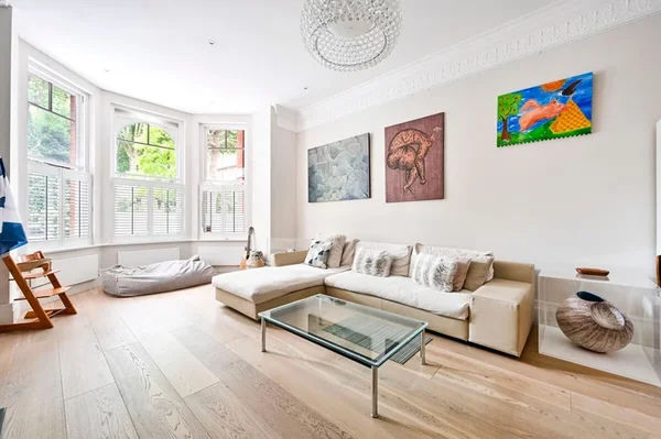 Flat Barkston Gardens in London