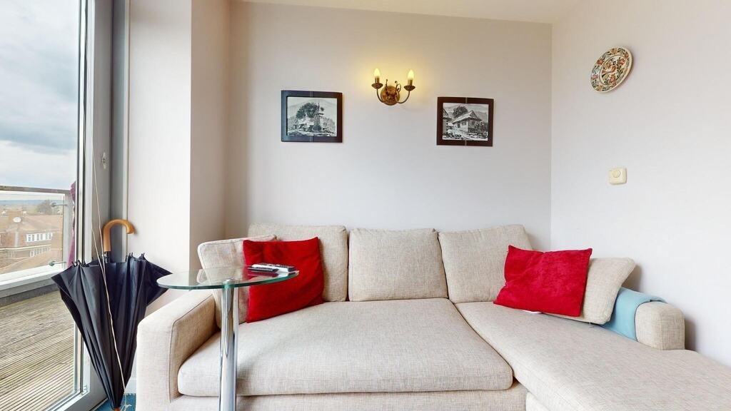 Flat Empire Way in Greater London
