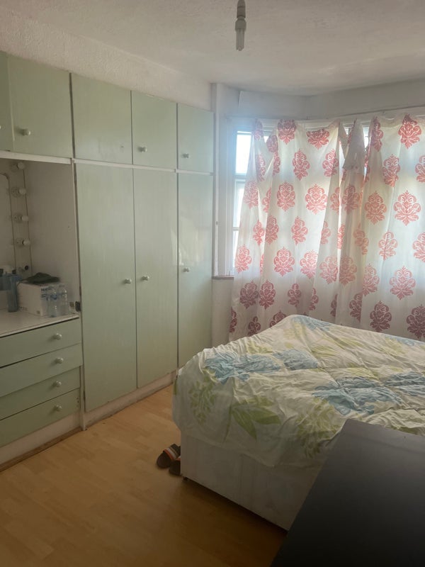 Room Pasteur Gardens in Greater London