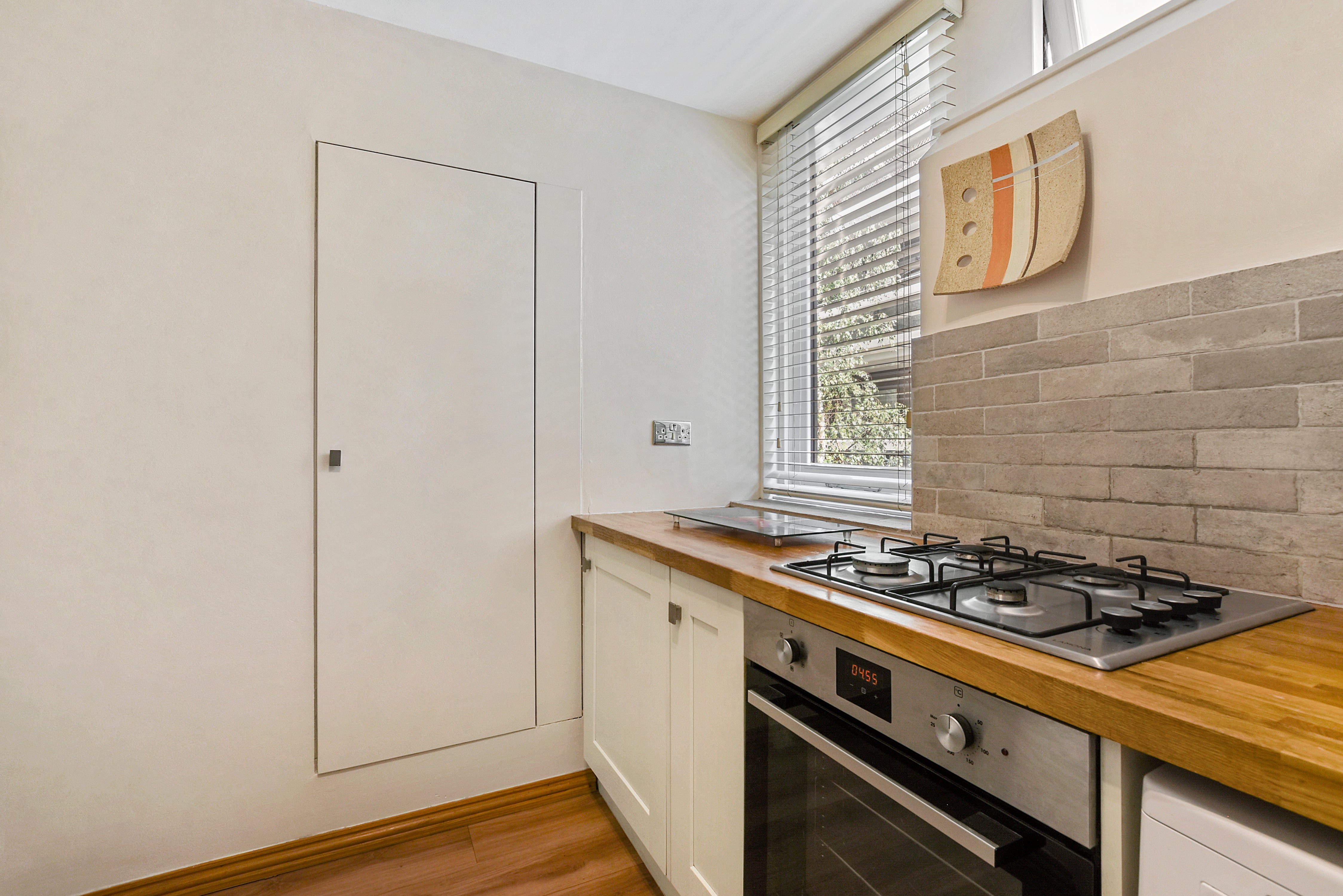 Flat Broadfield Lane in Greater London